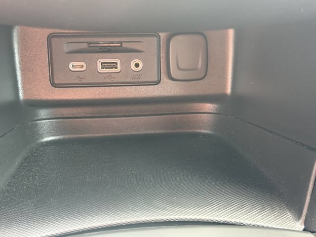 Used 2023 Chevrolet Equinox RS w/ RS Leather Package FWD image 29