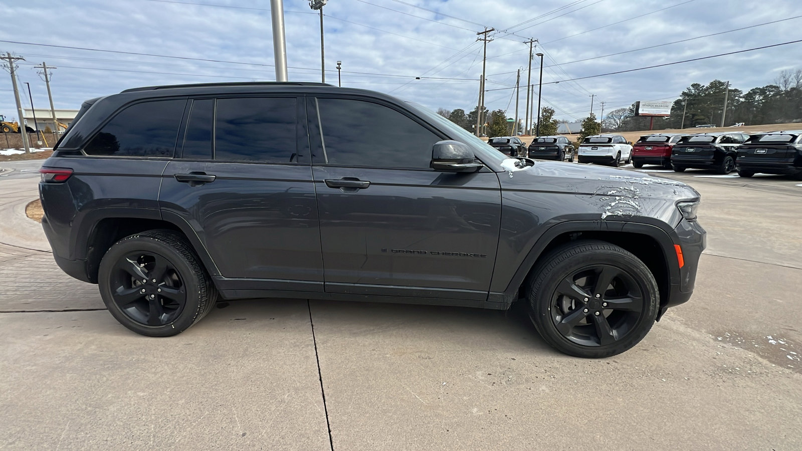 Used 2023 Jeep Grand Cherokee Altitude image 7