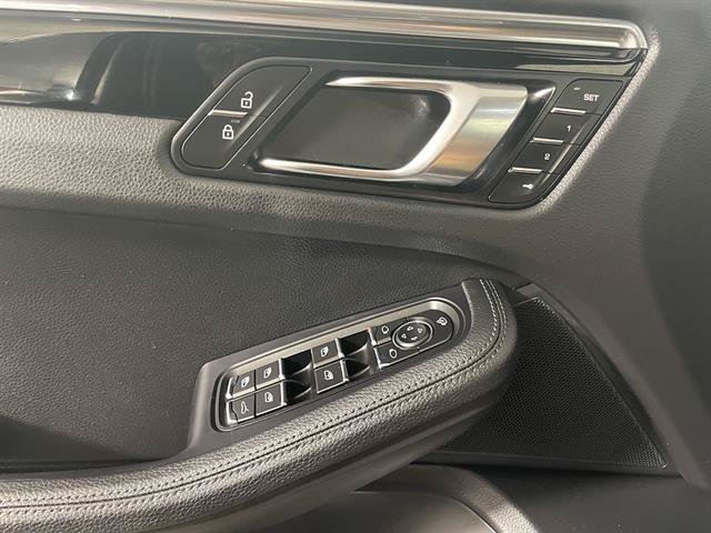 Used 2025 Porsche Macan S AWD/4WD image 19