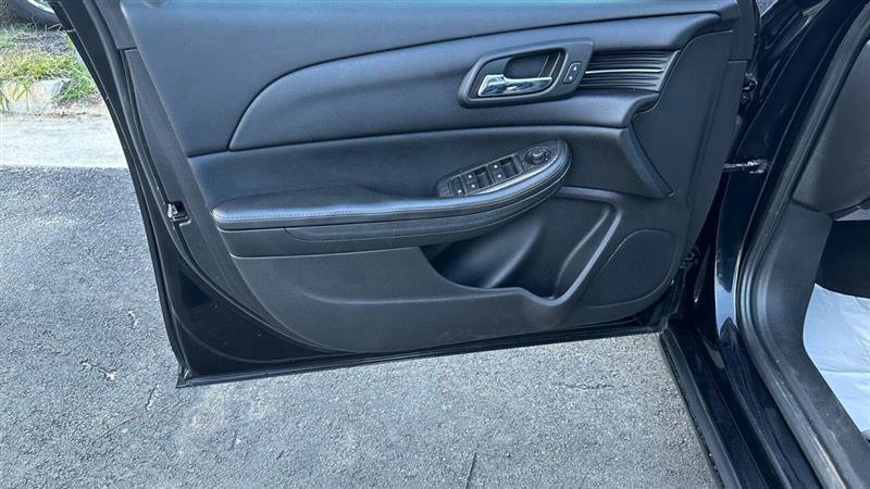 Used 2016 Chevrolet Malibu LT image 10