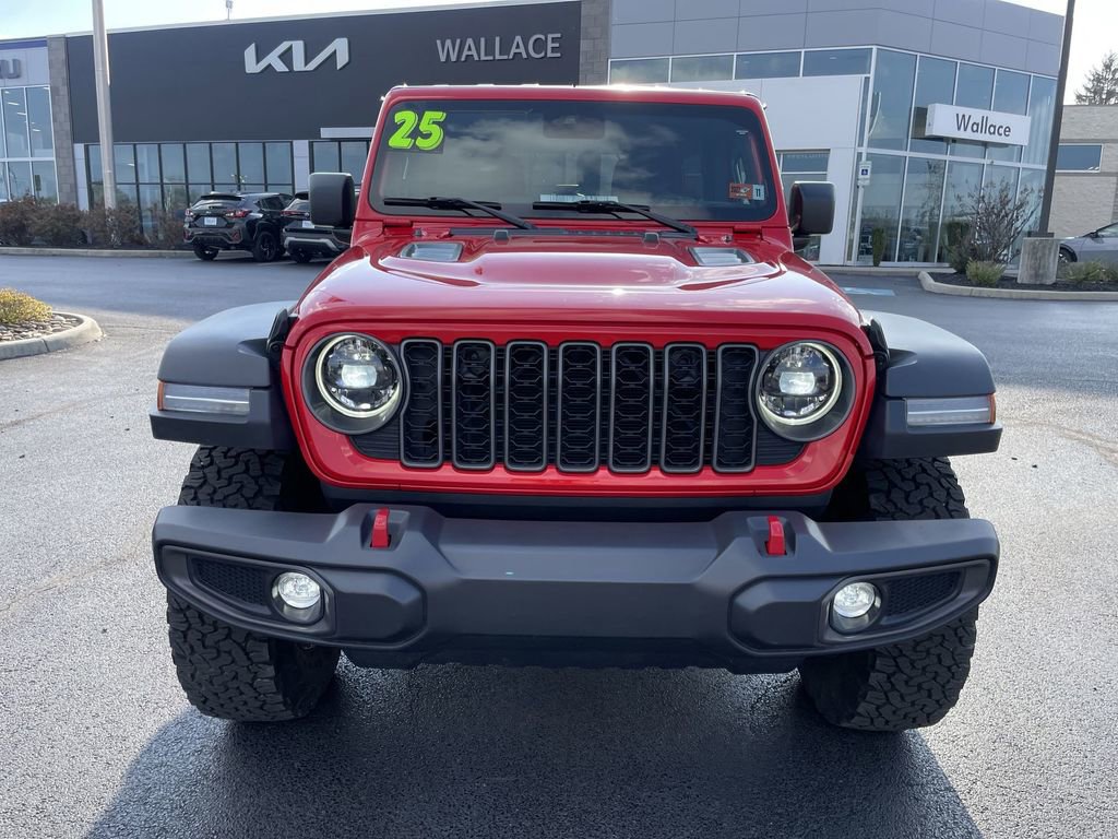 Used 2025 Jeep Wrangler Unlimited Rubicon image 2