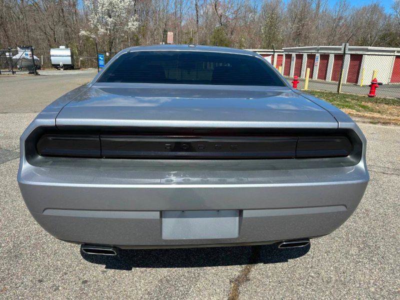Used 2014 Dodge Challenger SXT RWD image 5