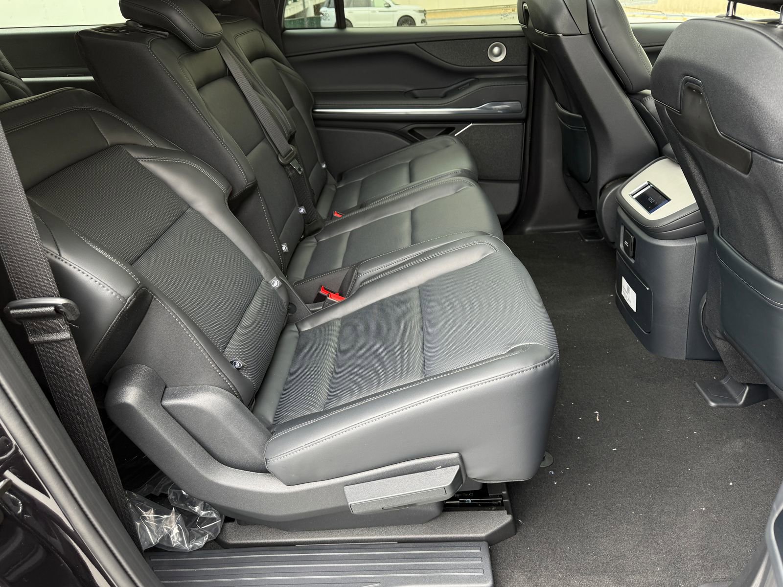 New 2026 Lincoln Navigator L Reserve AWD/4WD image 12