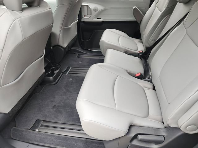 New 2026 Toyota Sienna XLE FWD image 21