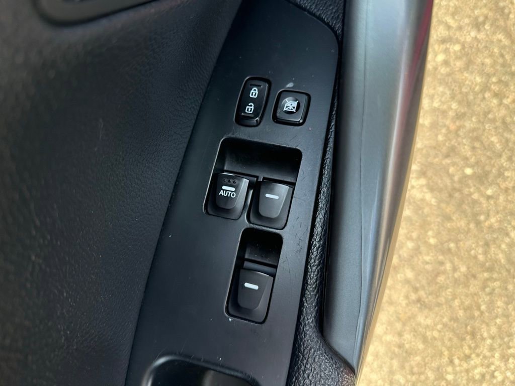 Used 2016 Hyundai Veloster Turbo FWD image 17