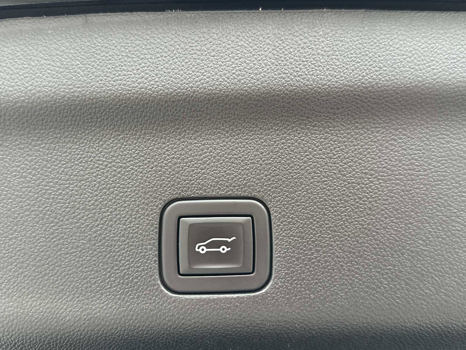 Used 2024 GMC Yukon SLT image 28