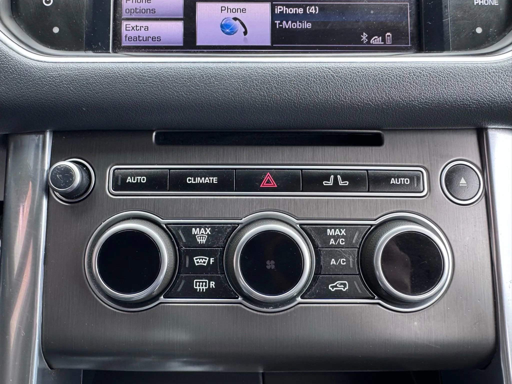 Used 2014 Land Rover Range Rover Sport SE image 23