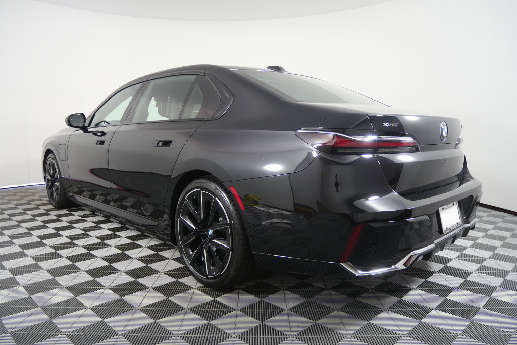 Used 2026 BMW 750e xDrive w/ Executive Package AWD/4WD image 6