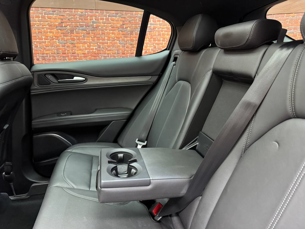 Used 2023 Alfa Romeo Stelvio Ti AWD/4WD image 11