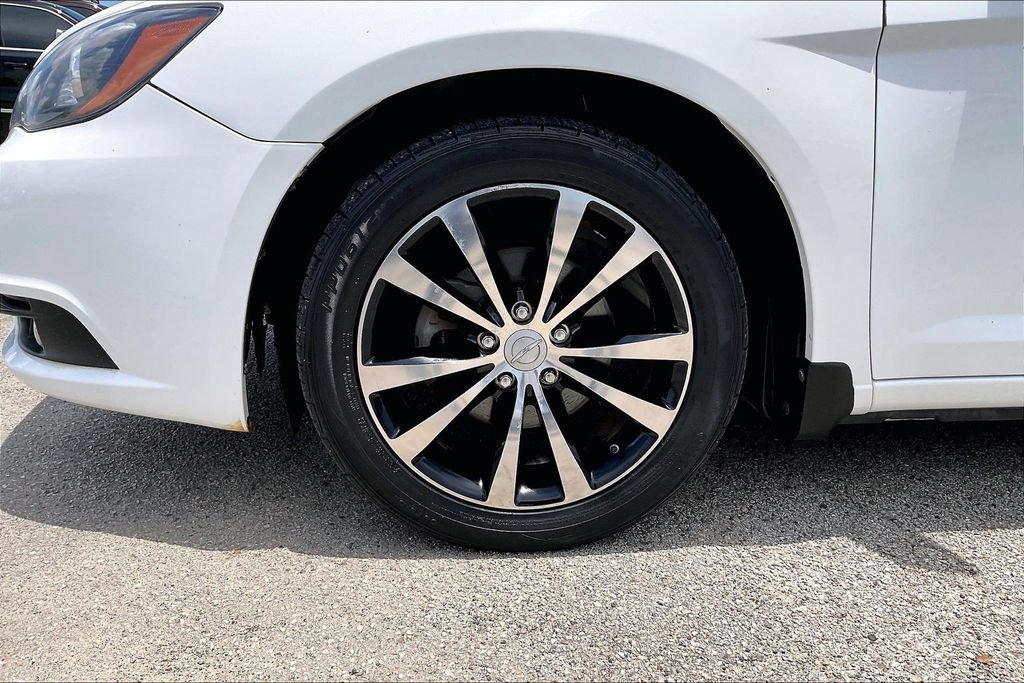 Used 2013 Chrysler 200 Touring w/ S Exterior Appearance Pkg FWD image 34