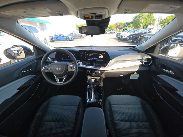 New 2026 Chevrolet Trax LT w/ Midnight Edition FWD image 10