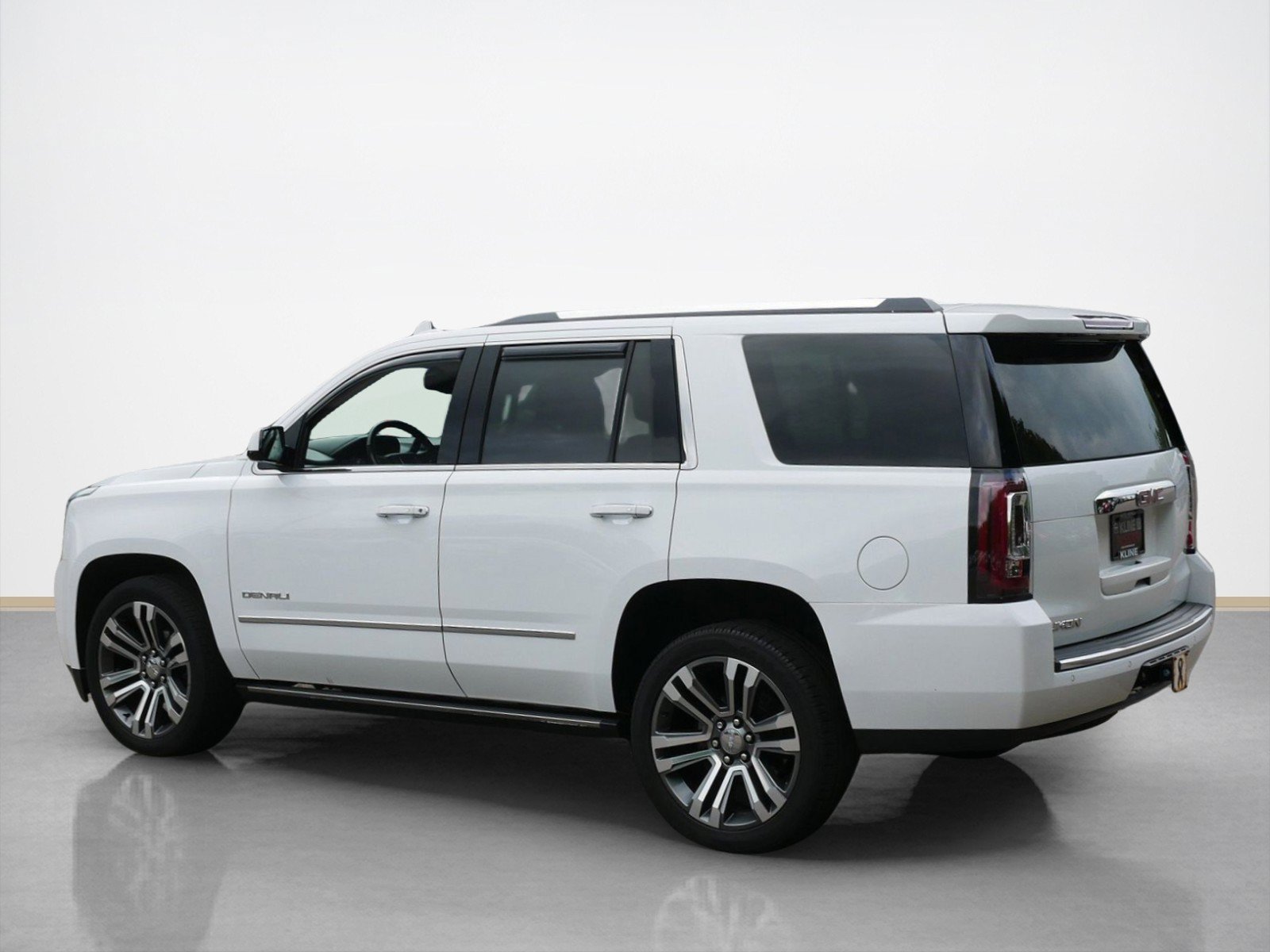 Used 2018 GMC Yukon Denali w/ Denali Ultimate Package AWD/4WD image 3