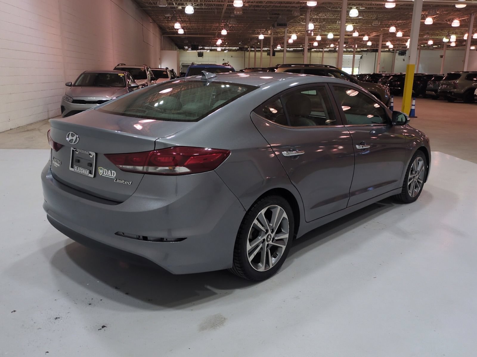 Used 2017 Hyundai Elantra Limited w/ Limited Tech Package 04 FWD image 3