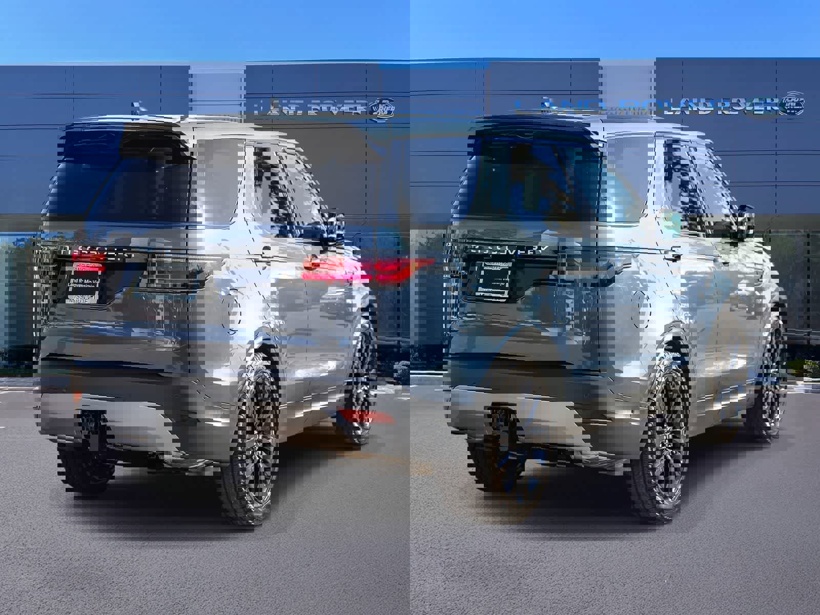 New 2026 Land Rover Discovery S image 6