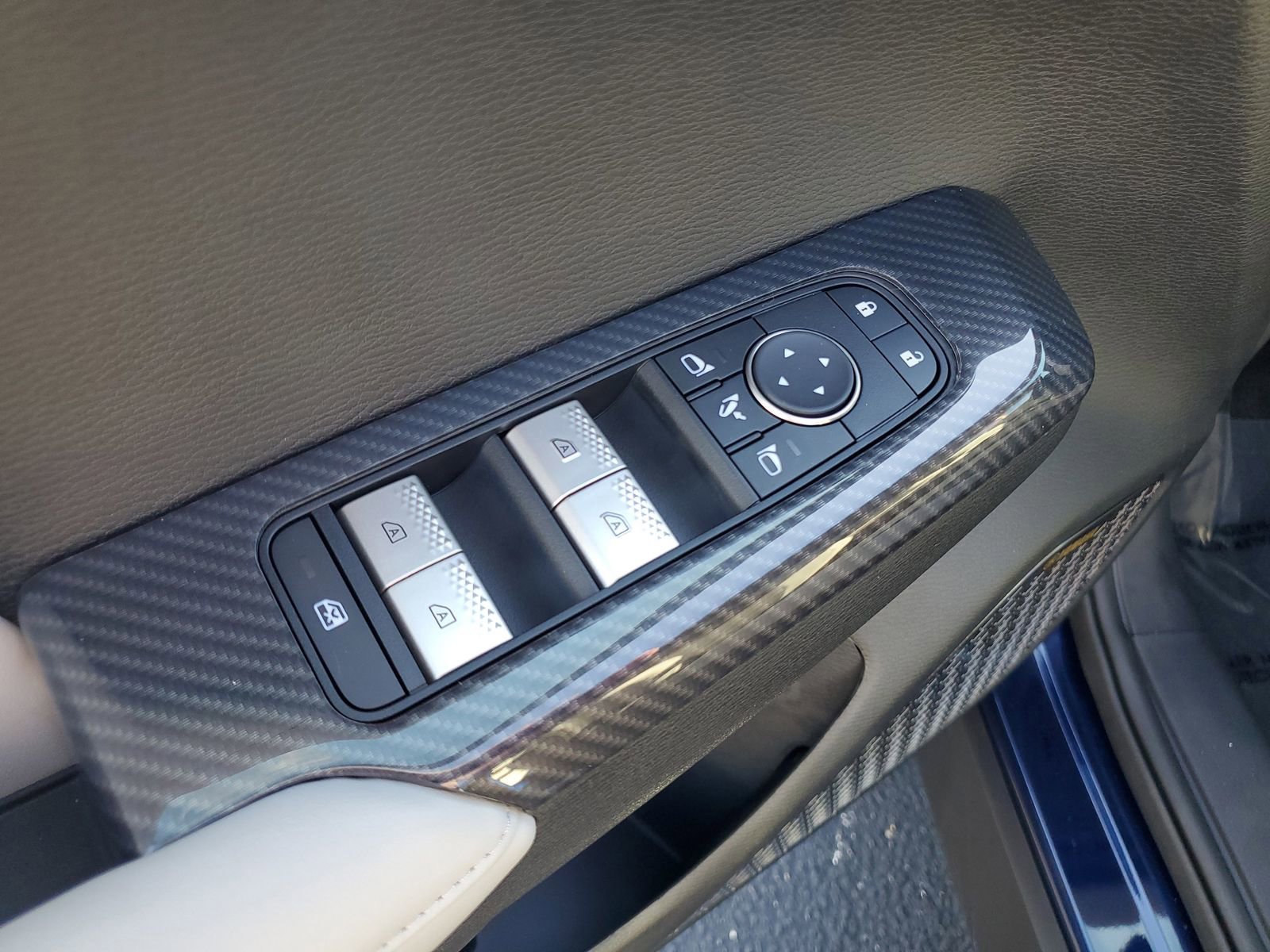 New 2025 Mitsubishi Outlander SE image 9