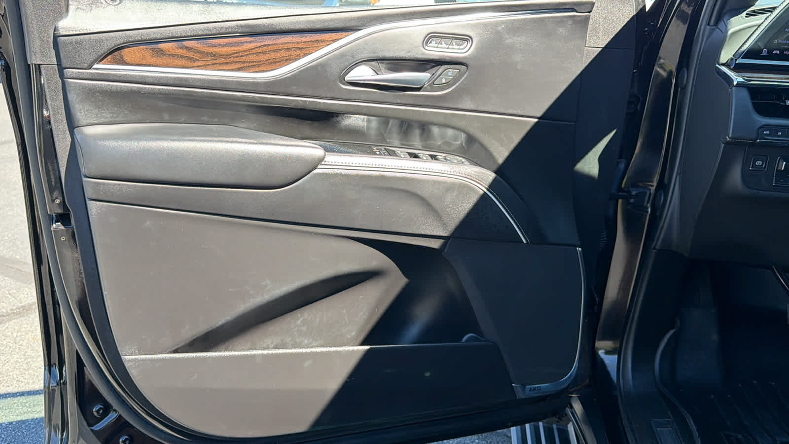 Used 2023 Cadillac Escalade Sport Platinum w/ Heavy-Duty Trailer Package AWD/4WD image 23