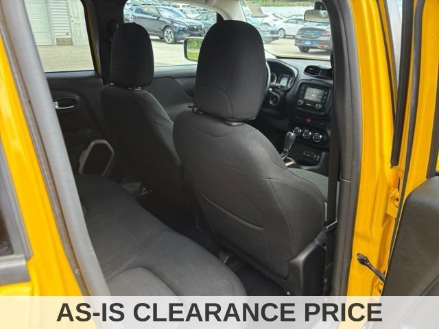 Used 2016 Jeep Renegade Latitude w/ Cold Weather Group FWD image 37