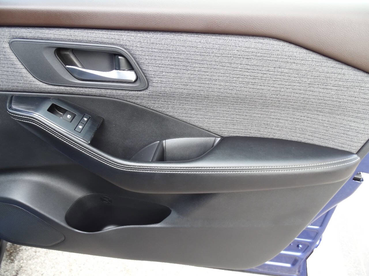 Used 2021 Nissan Rogue SV image 41