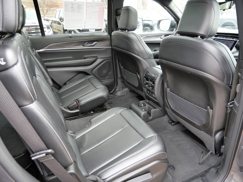 Used 2024 Jeep Grand Cherokee L Limited w/ Luxury Tech Group II image 18