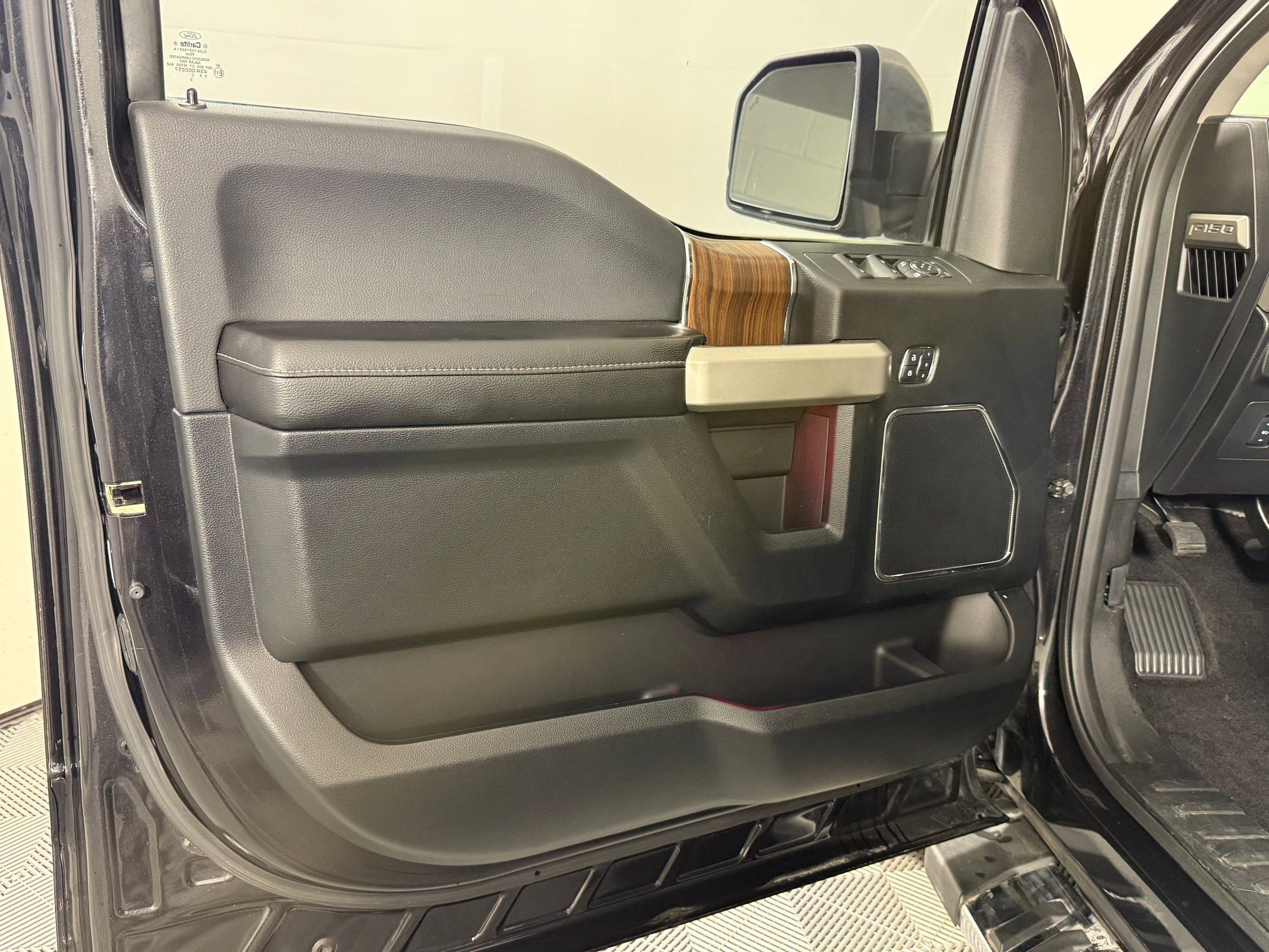 Used 2015 Ford F150 Lariat w/ Equipment Group 502A Luxury image 22