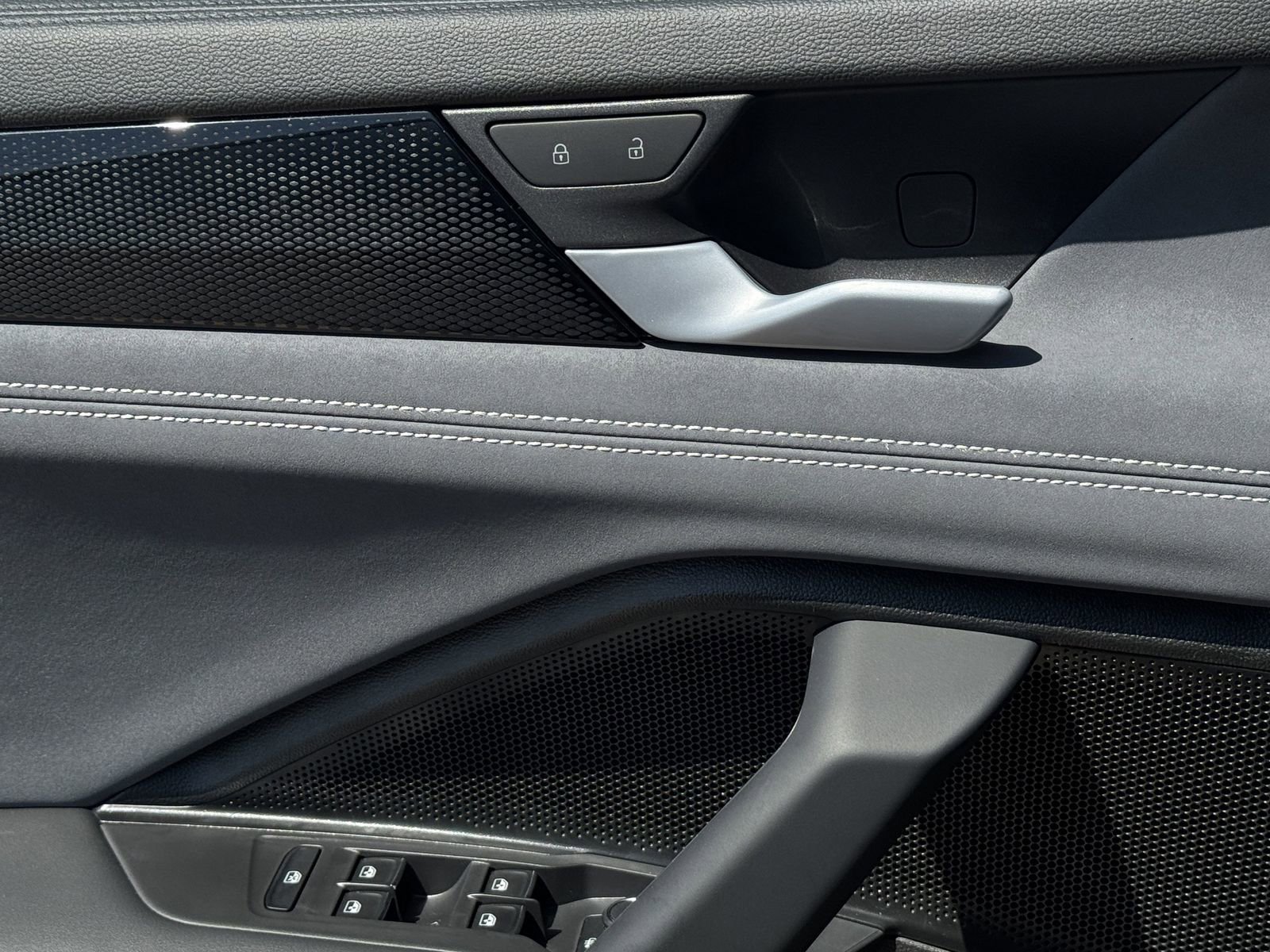 New 2026 Volkswagen Tiguan SE R-Line FWD image 24