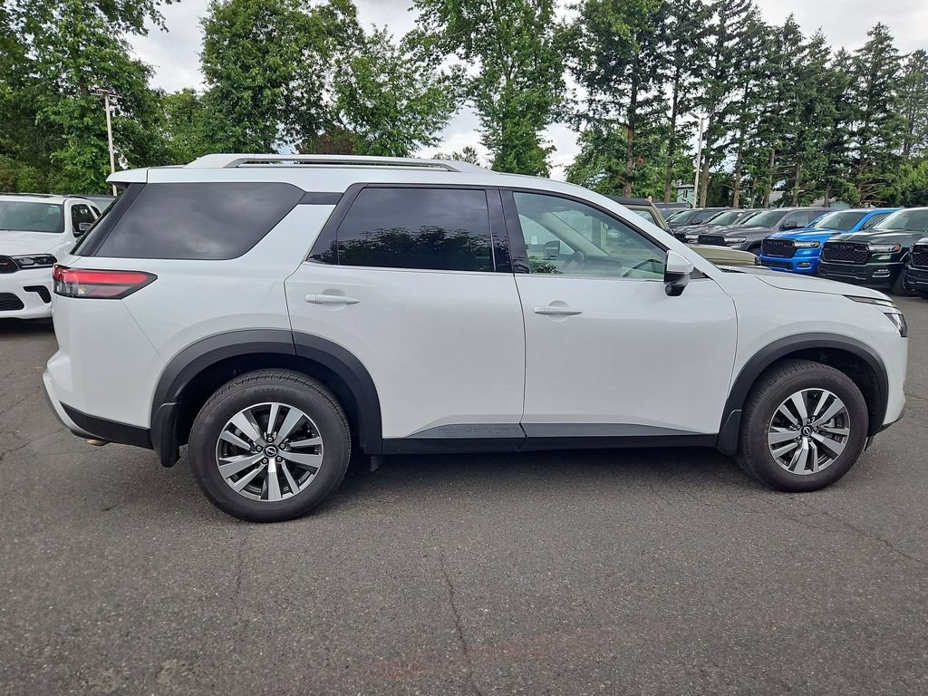 Used 2025 Nissan Pathfinder SL w/ Cargo Package AWD/4WD image 8