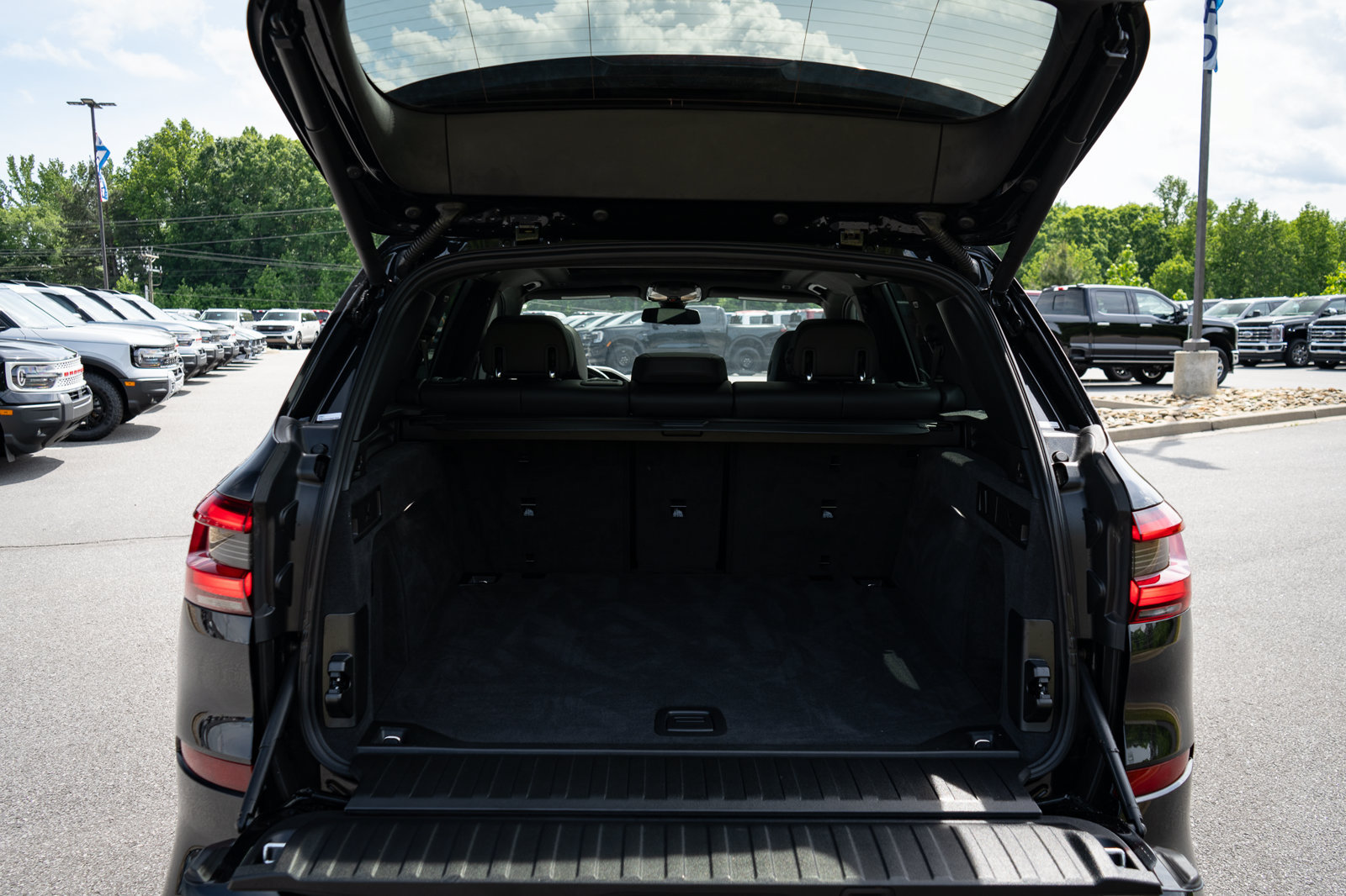 Used 2023 BMW X5 sDrive40i w/ M Sport Package RWD image 9