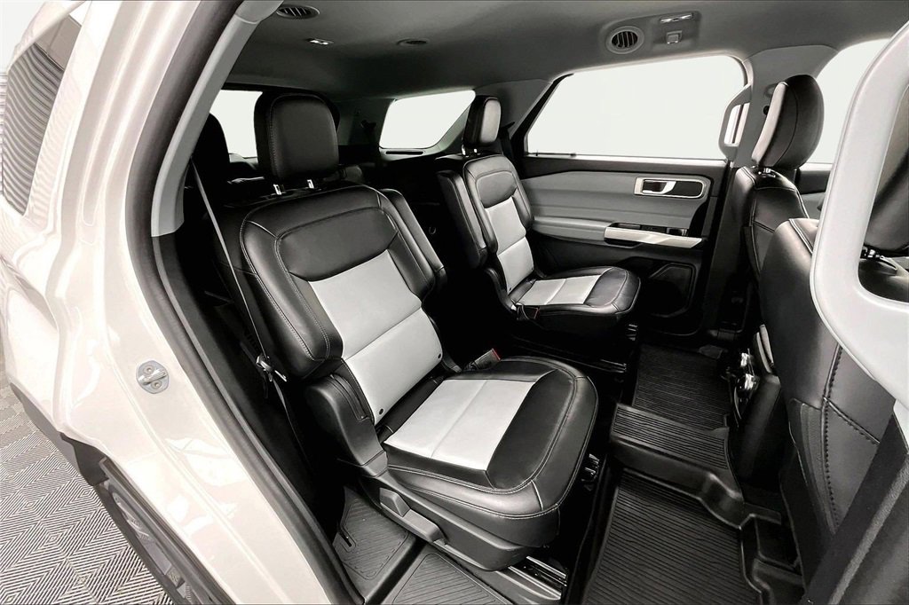 Used 2023 Ford Explorer XLT w/ Equipment Group 202A image 27