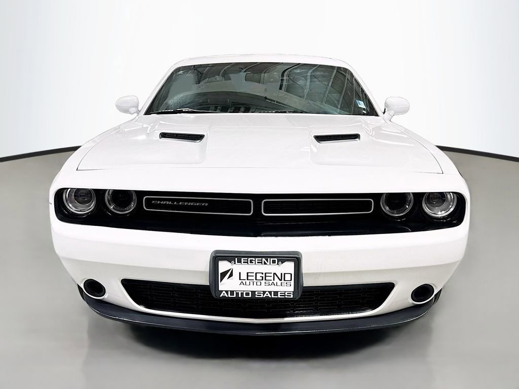 Used 2016 Dodge Challenger SXT w/ Driver Convenience Group RWD image 2