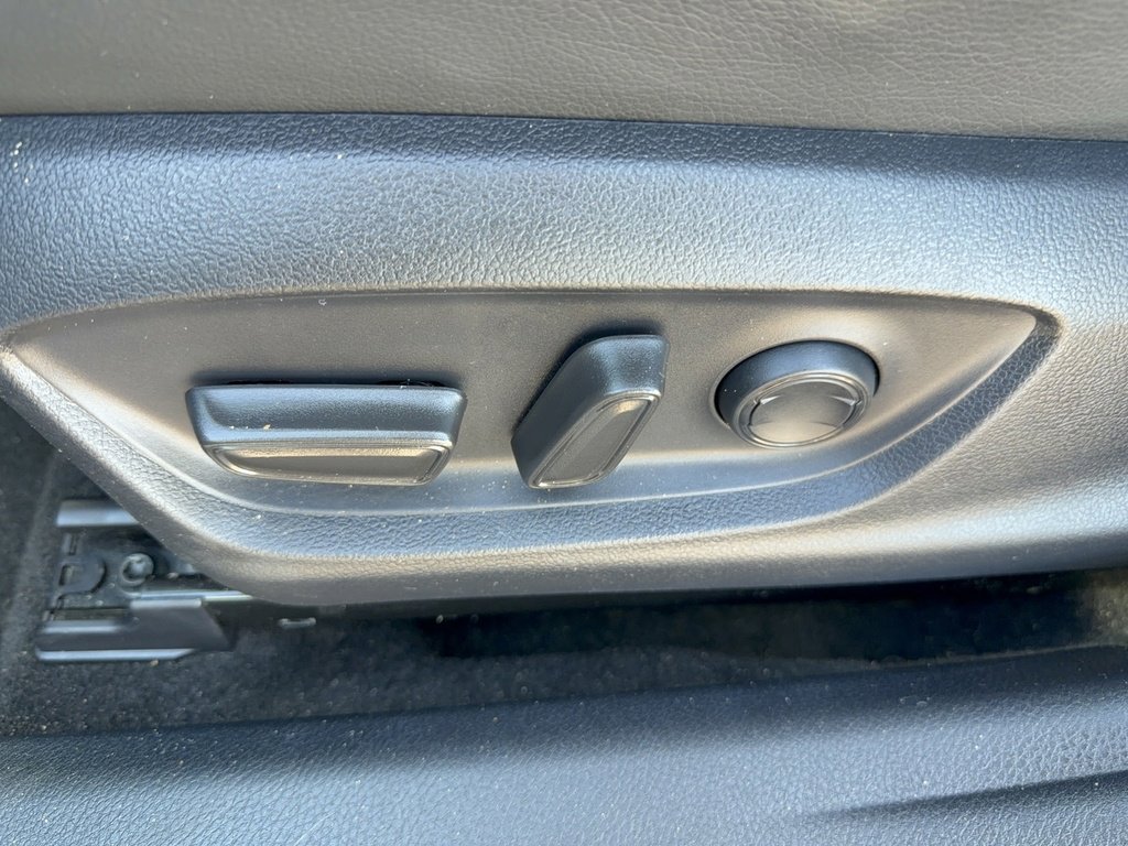 Used 2023 Toyota Camry SE image 31