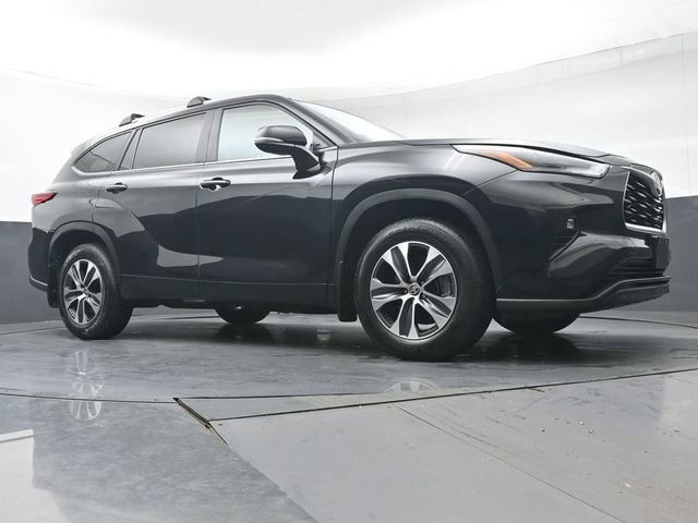 Certified 2023 Toyota Highlander XLE image 41