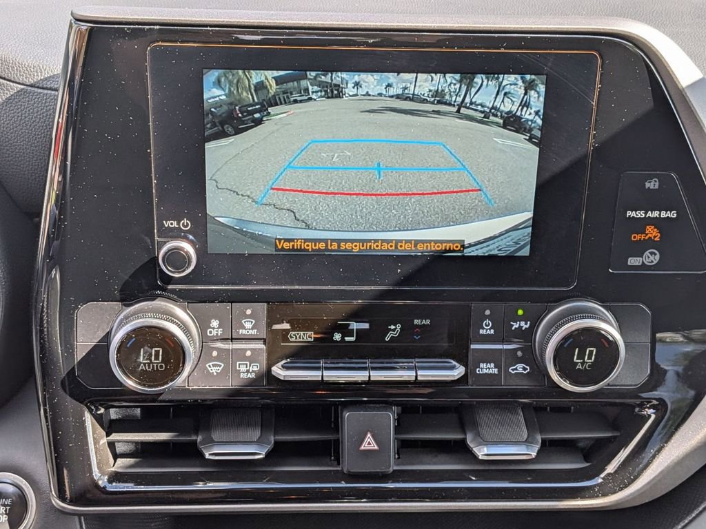 Used 2025 Toyota Highlander LE image 22
