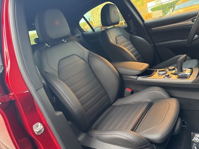 Used 2025 Alfa Romeo Stelvio Sprint image 19