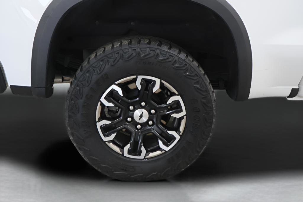 Used 2024 Chevrolet Silverado 1500 ZR2 w/ Technology Package AWD/4WD image 31