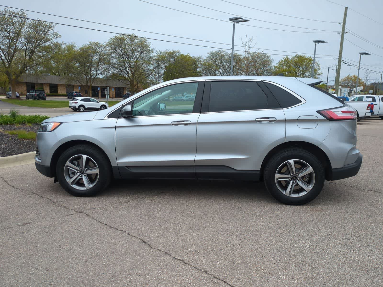 Used 2023 Ford Edge SEL w/ Convenience Package AWD/4WD image 5