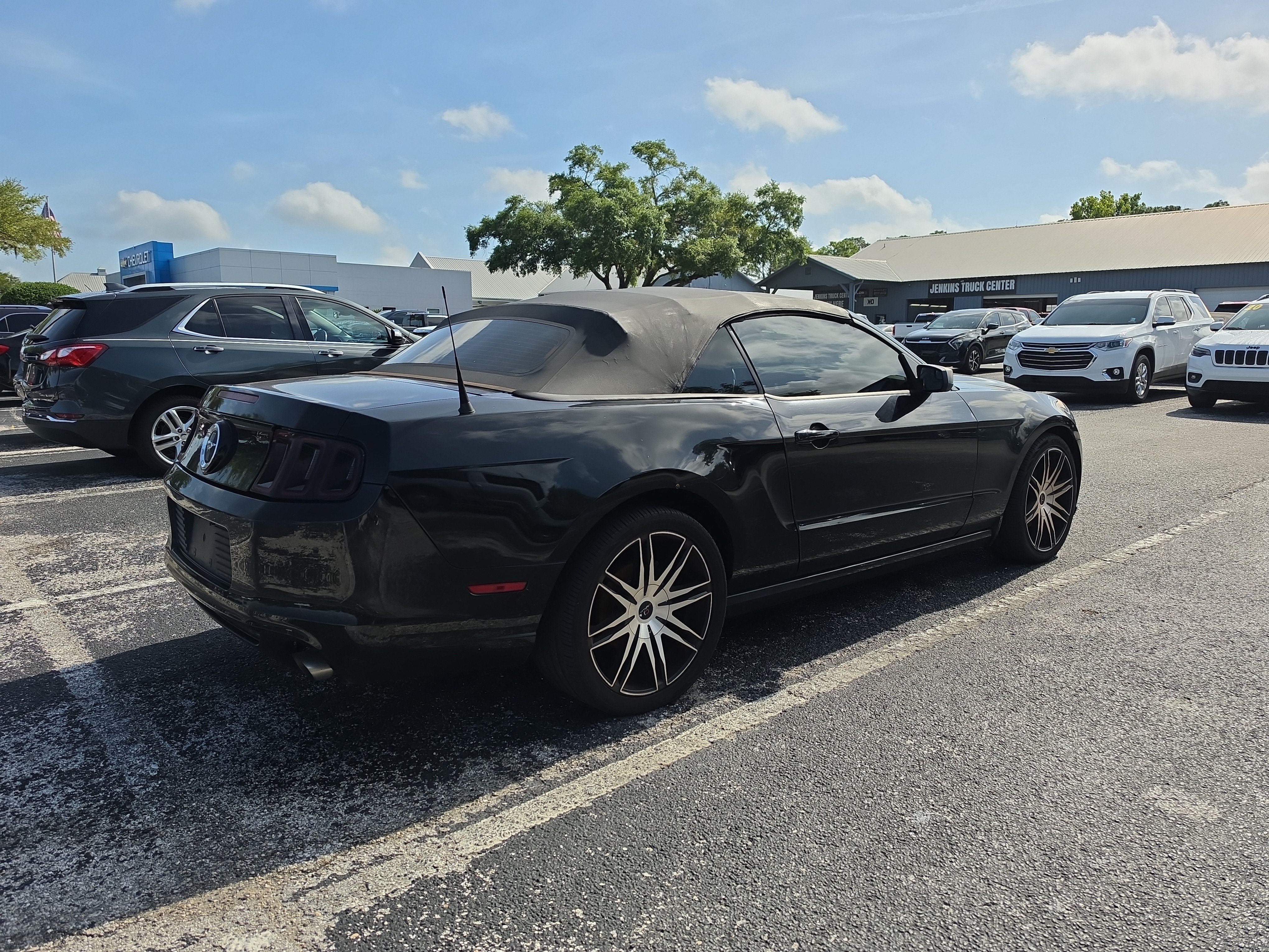 Used 2014 Ford Mustang Convertible RWD image 3