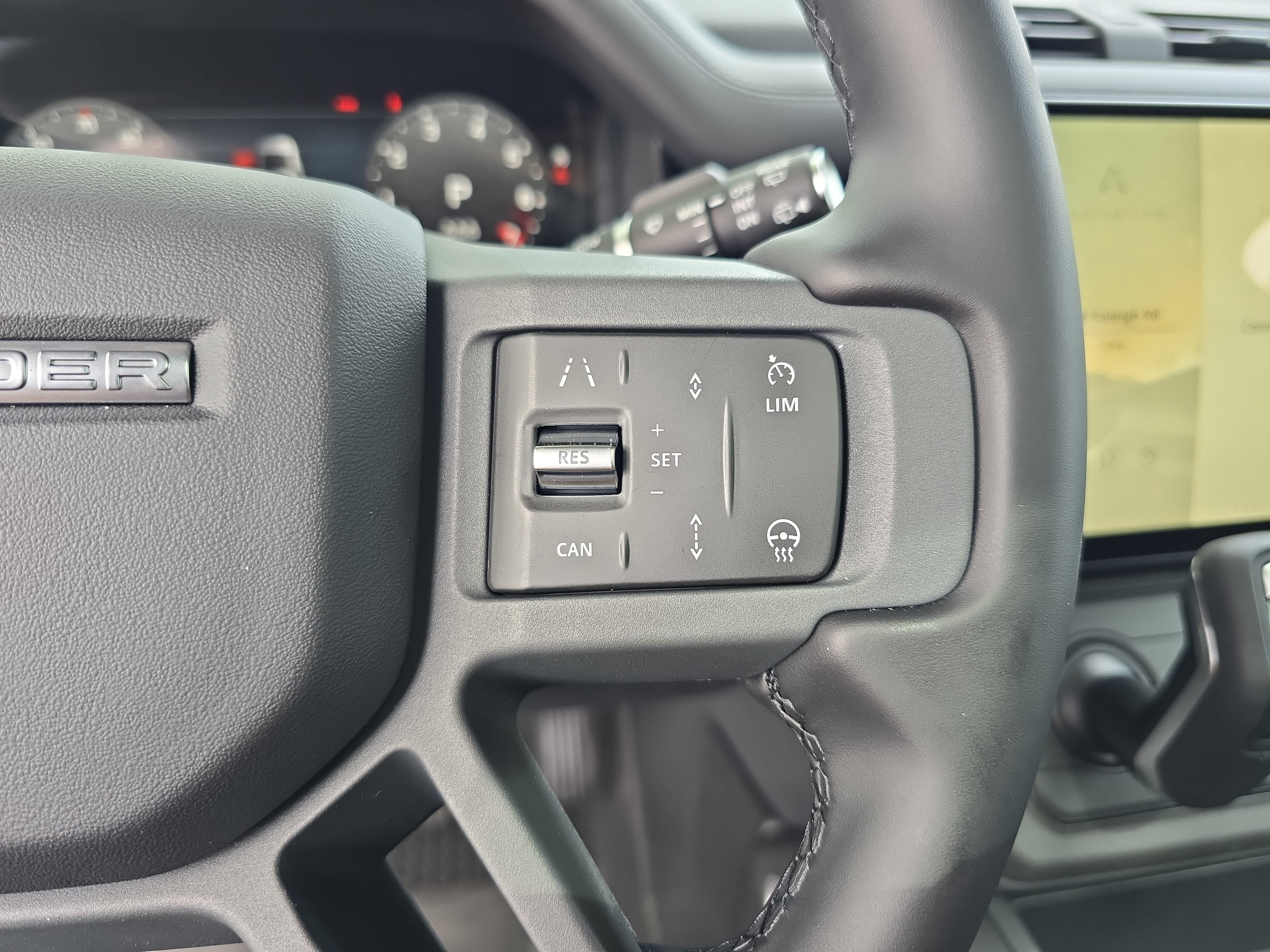 New 2026 Land Rover Defender 110 X-Dynamic SE AWD/4WD image 17