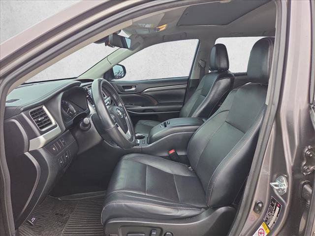 Used 2017 Toyota Highlander Limited AWD/4WD image 15