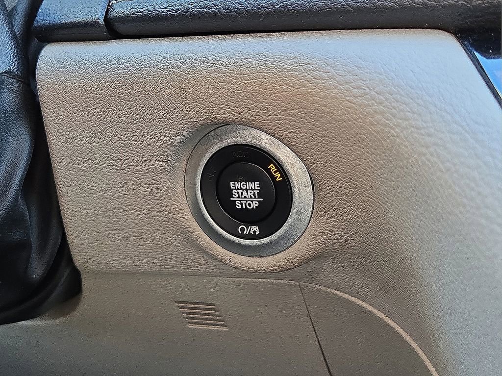 Used 2023 Chrysler Pacifica Limited image 32