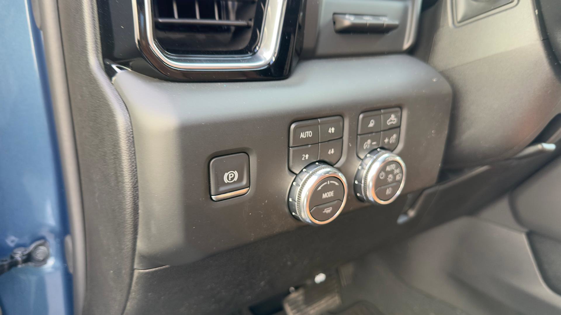 New 2026 GMC Sierra 3500 Denali Ultimate image 15