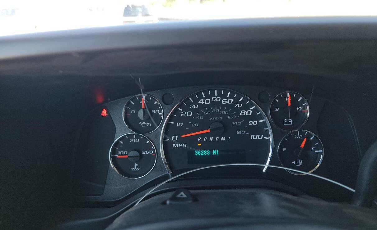 Used 2015 Chevrolet Express 2500 image 9