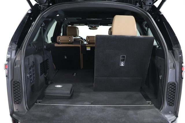 Used 2024 Land Rover Discovery Dynamic SE image 36