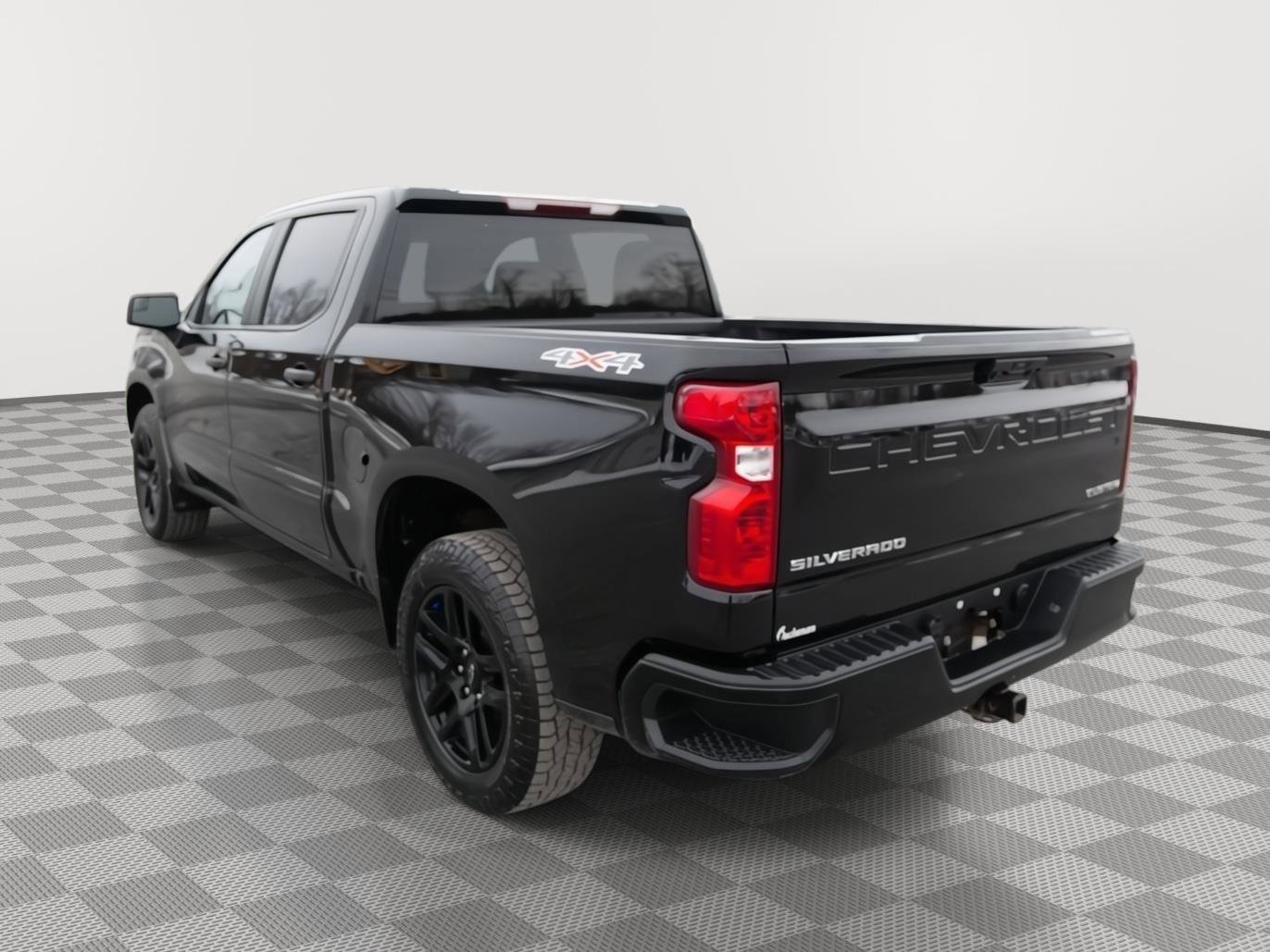 Used 2023 Chevrolet Silverado 1500 Custom image 3