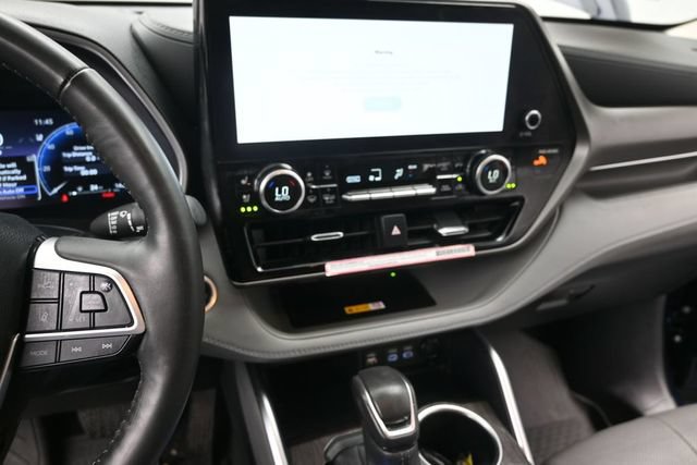 Certified 2024 Toyota Highlander Limited AWD/4WD image 26