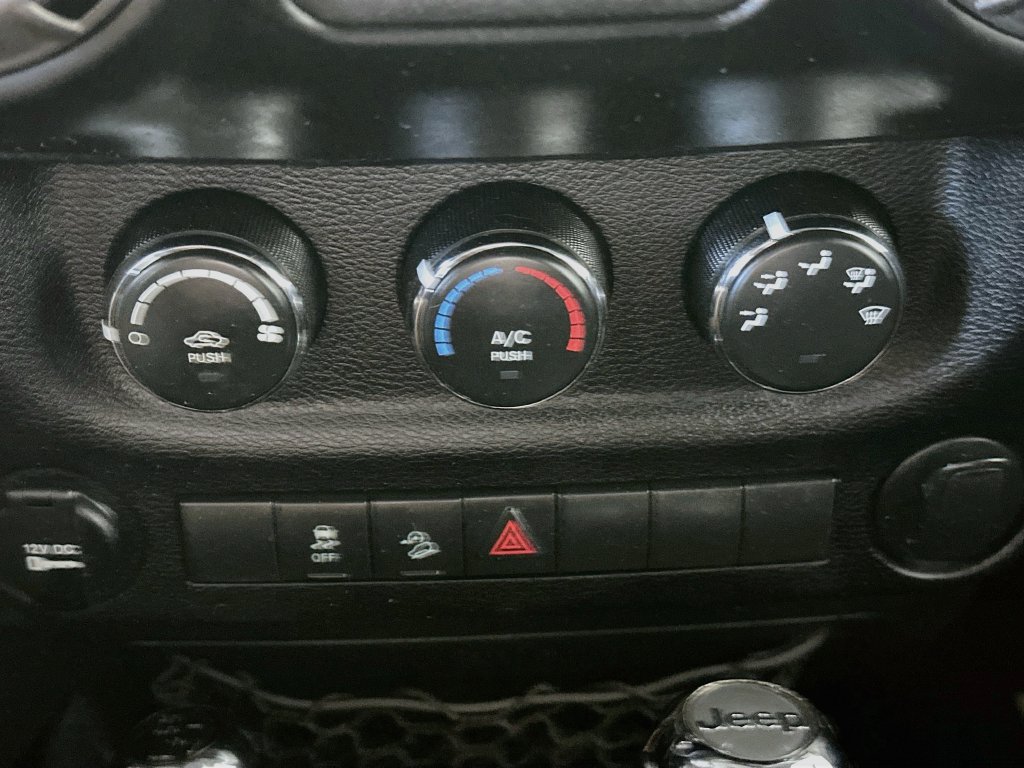 Used 2017 Jeep Wrangler Unlimited Sport w/ Connectivity Group AWD/4WD image 18