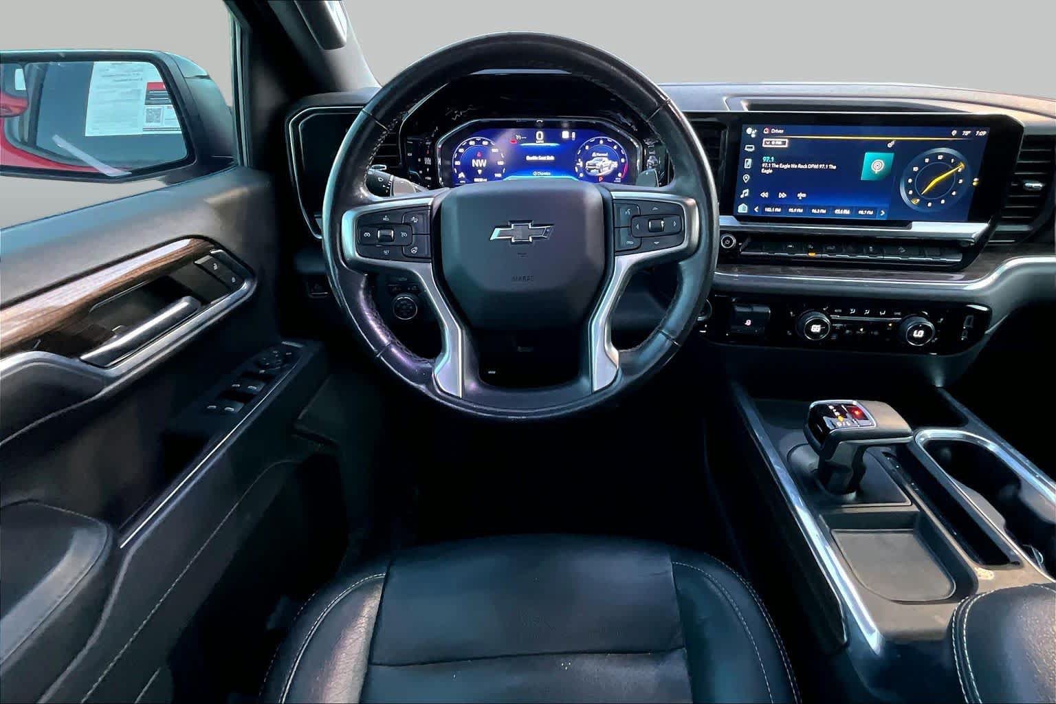 Used 2023 Chevrolet Silverado 1500 LT Trail Boss w/ LPO, Dark Essentials Package AWD/4WD image 6