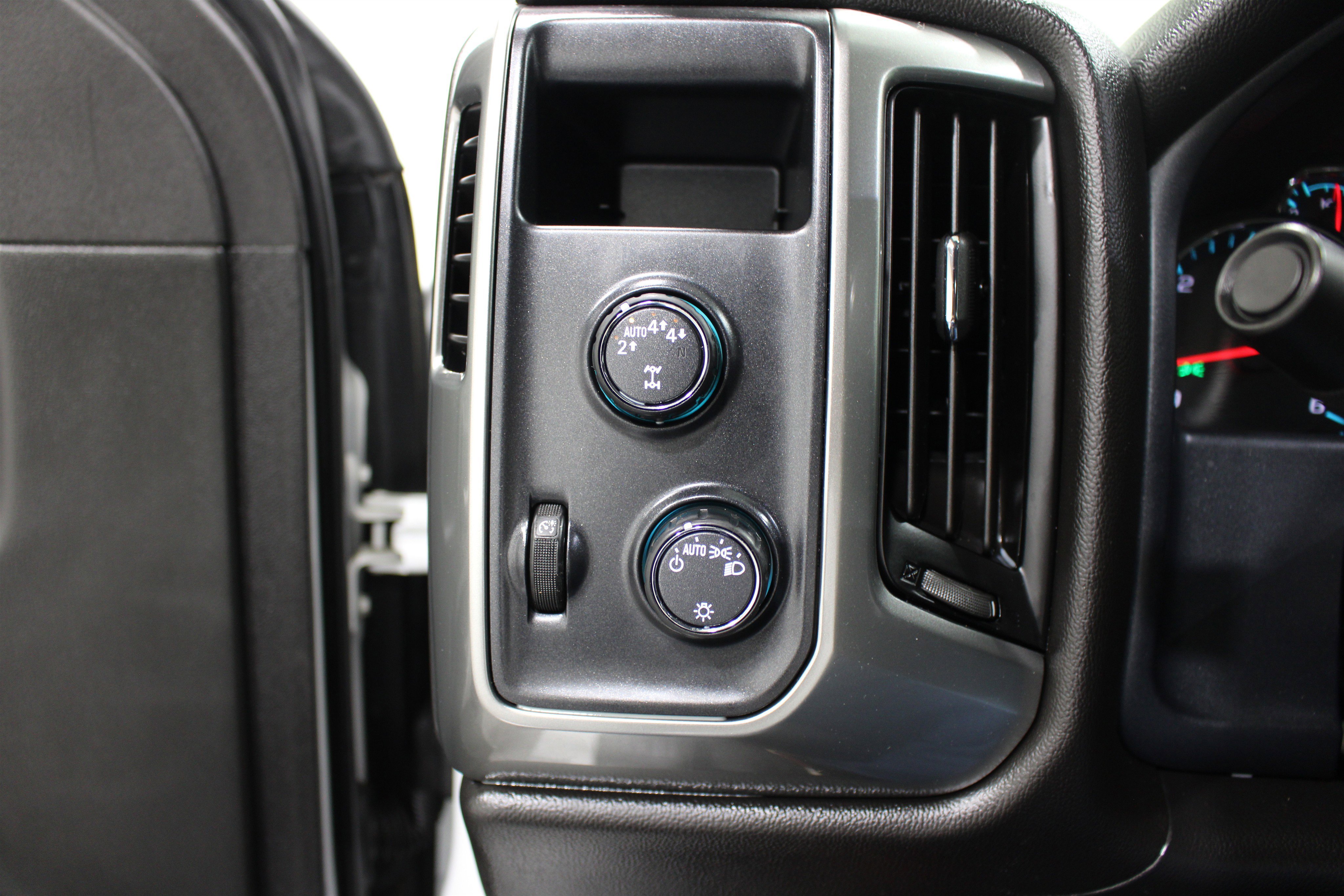 Used 2019 Chevrolet Silverado 1500 LT AWD/4WD image 8