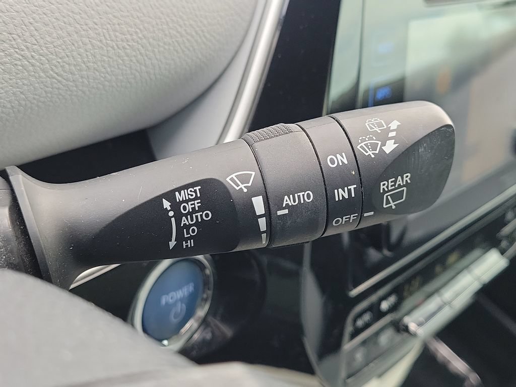 Used 2017 Toyota Prius Four FWD image 12