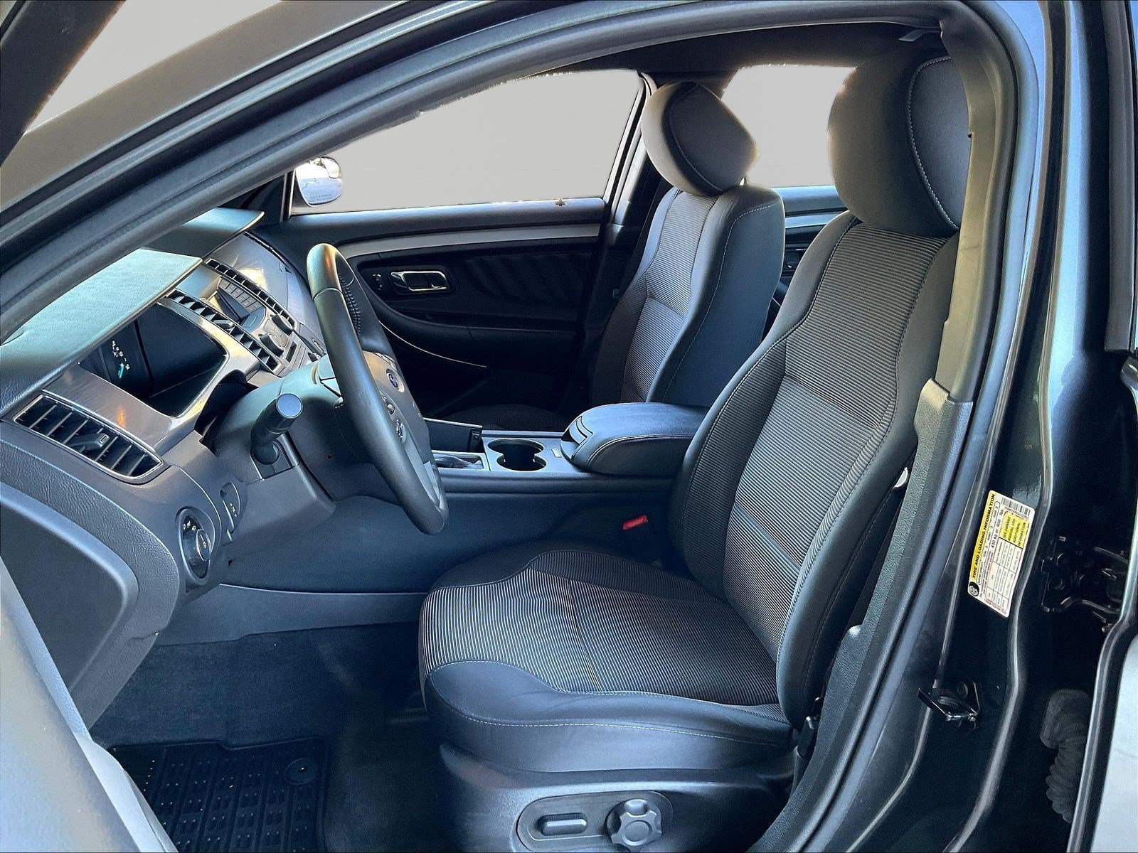 Used 2016 Ford Taurus SEL FWD image 21