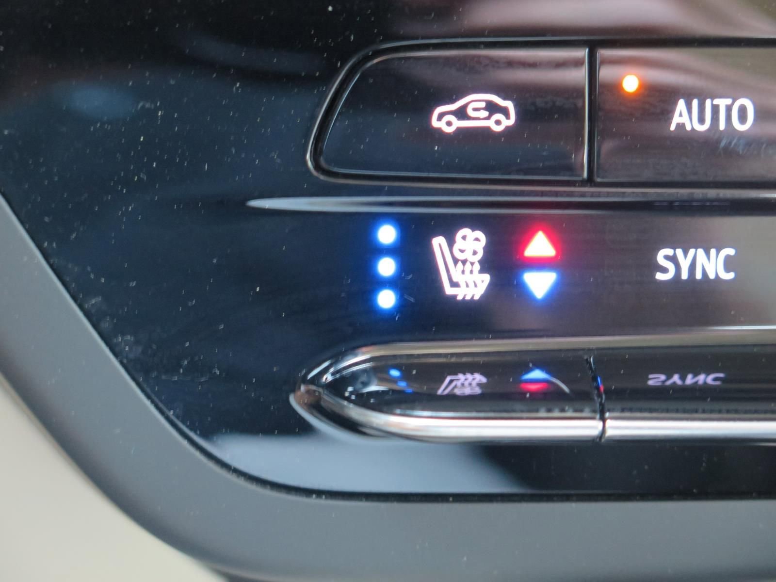 Used 2023 Buick Envision Avenir AWD/4WD image 18